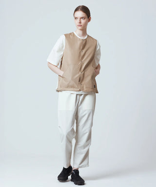 オフホワイト（裏側）／モデル身長 170cm／着用サイズ XS