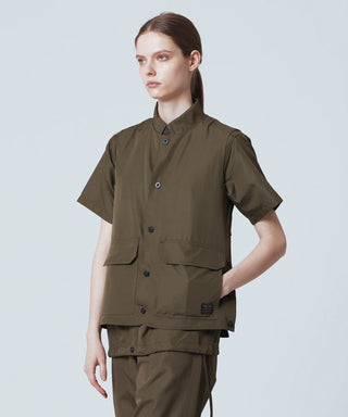 ダークオリーブ（表側）／モデル身長 170cm／着用サイズ XS