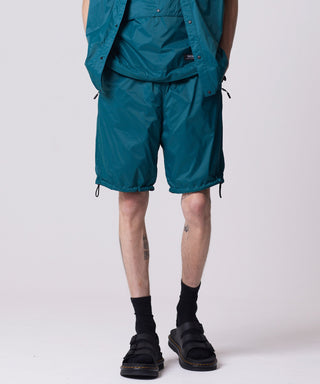 ダークブルーグリーン×ブラック（表側）／モデル身長 178cm／着用サイズ L