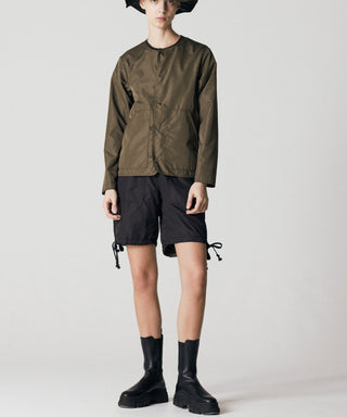 ブラック（表側）／モデル身長 172cm／着用サイズ XS