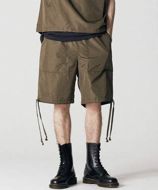 ダークオリーブ（表側）／モデル身長 178cm／着用サイズ L