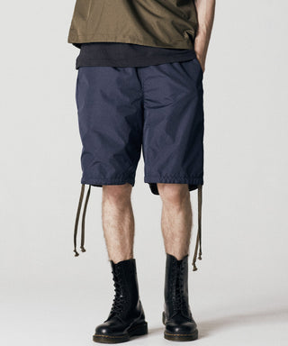 ダークオリーブ（裏側）／モデル身長 178cm／着用サイズ L