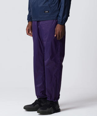 ダークパープル×ブラック（表側）／モデル身長 182cm／着用サイズ L