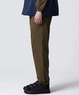 ダークオリーブ×ダークネイビー（表側）／モデル身長 178cm／着用サイズ L