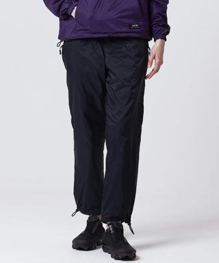 ダークパープル×ブラック（裏側）／モデル身長 170cm／着用サイズ XS