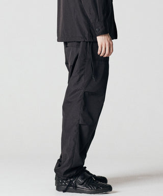 ブラック（表側）／モデル身長 178cm／着用サイズ L