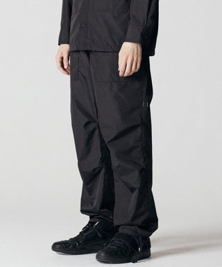 ブラック（表側）／モデル身長 178cm／着用サイズ L