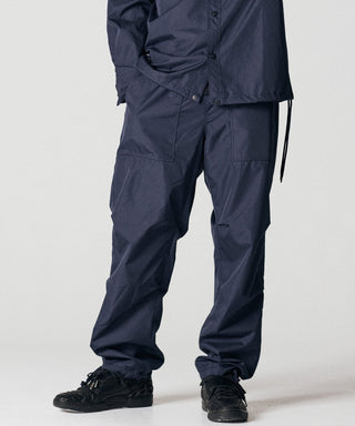 ダークネイビー（表側）／モデル身長 178cm／着用サイズ L