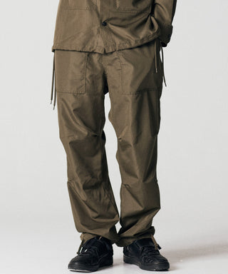 ブラック（裏側）／モデル身長 178cm／着用サイズ L