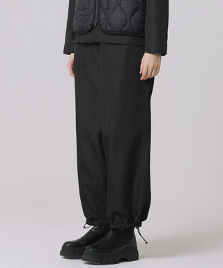 ブラック（表側）／モデル身長 170cm／着用サイズ XS