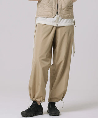 オフホワイト（裏側）／モデル身長 170cm／着用サイズ XS