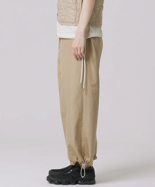 オフホワイト（裏側）／モデル身長 170cm／着用サイズ XS