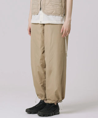 オフホワイト（裏側）／モデル身長 170cm／着用サイズ XS