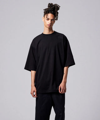 ブラック／モデル身長 181cm／着用サイズ L