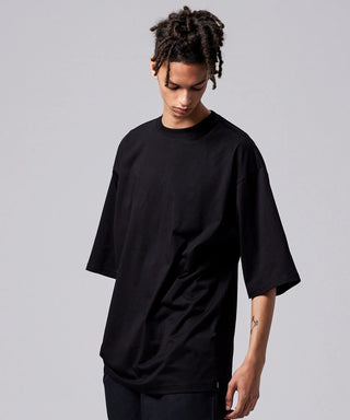 ブラック／モデル身長 181cm／着用サイズ L