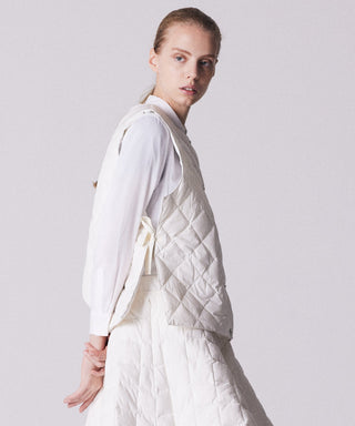 オフホワイト／モデル身長 168cm／着用サイズ L