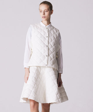 オフホワイト／モデル身長 168cm／着用サイズ L