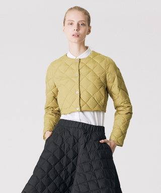 ライトゴールド／モデル身長 168cm／着用サイズ L