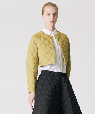 ライトゴールド／モデル身長 168cm／着用サイズ L