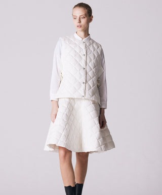 オフホワイト／モデル身長 168cm／着用サイズ L