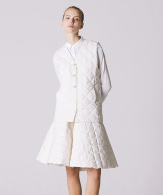 オフホワイト／モデル身長 168cm／着用サイズ L