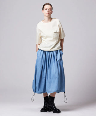 ブルーデニム／モデル身長 169cm／着用サイズ L