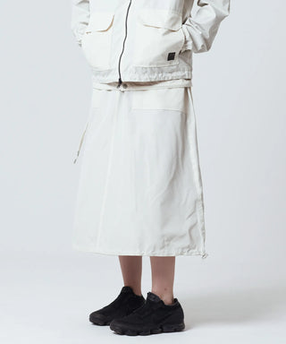 オフホワイト（表側）／モデル身長 170cm／着用サイズ L