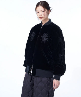 ブラック×ブラック（表側）／モデル身長 173cm／着用サイズ 2（S〜M）