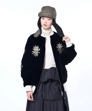 ブラック×シルバーベージュ（表側）／モデル身長 173cm／着用サイズ 2（S〜M）