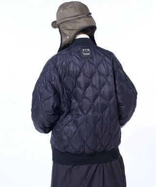 ブラック×シルバーベージュ（裏側）／モデル身長 173cm／着用サイズ 2（S〜M）