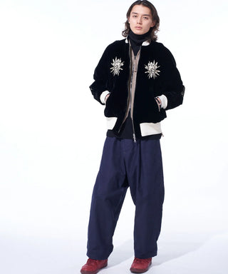 ブラック×シルバーベージュ（表側）／モデル身長 185cm／着用サイズ 3（L〜XL）