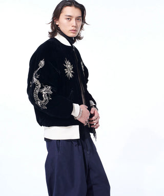 ブラック×シルバーベージュ（表側）／モデル身長 185cm／着用サイズ 3（L〜XL）